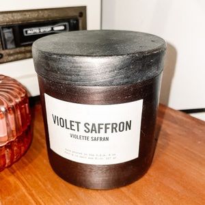 • uo violet saffron candle •